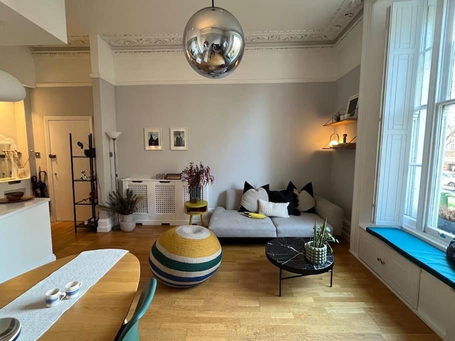 Gorgeous 2 Bedroom Flat In Charming Swiss Cottage London Eksteriør billede